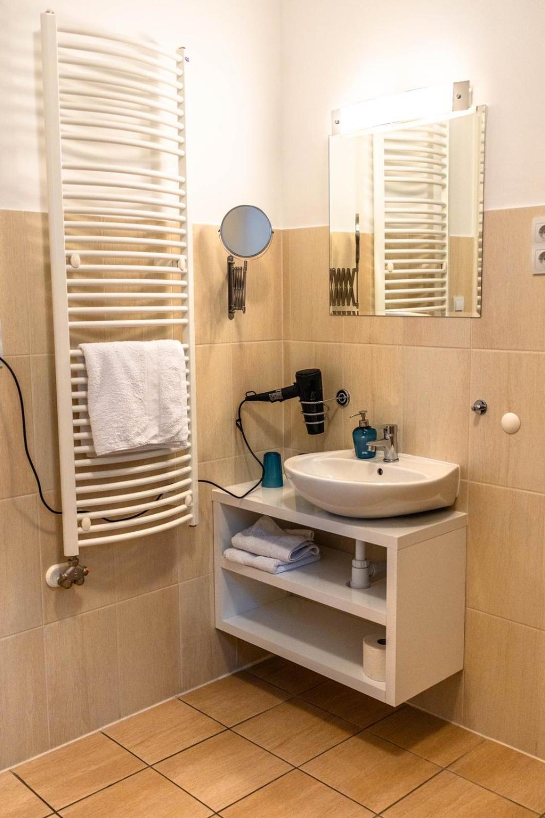Orchidea Apartman Mosonmagyaróvár Εξωτερικό φωτογραφία